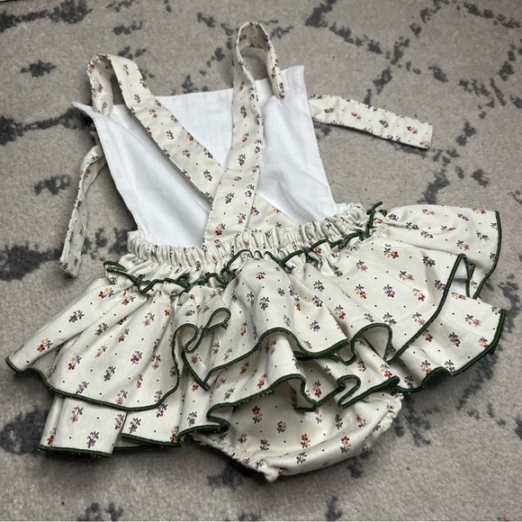 ANDREA MILANO Farmhouse Prairiecore Ditsy Floral Photoshoot Ruffles Apron Onesie - Picture 1 of 8